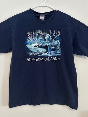 Men's Skagway Alaska Wolf Graphic Print T-Shirt Large Blue Y2K Short Sleeve